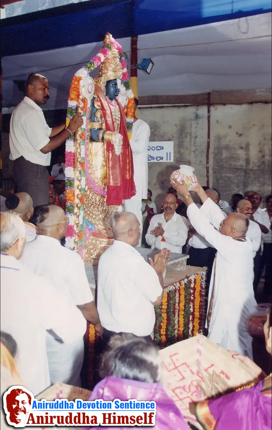 In the 'Shree Venkatesh Saptakoti Jap' festival, a 7-foot-tall idol of Shree Venkatesh, an exact replica of Tirupati, was made. Sadguru Aniruddha and Shraddhavans Welcoming Idol of Shree Venkatesh.