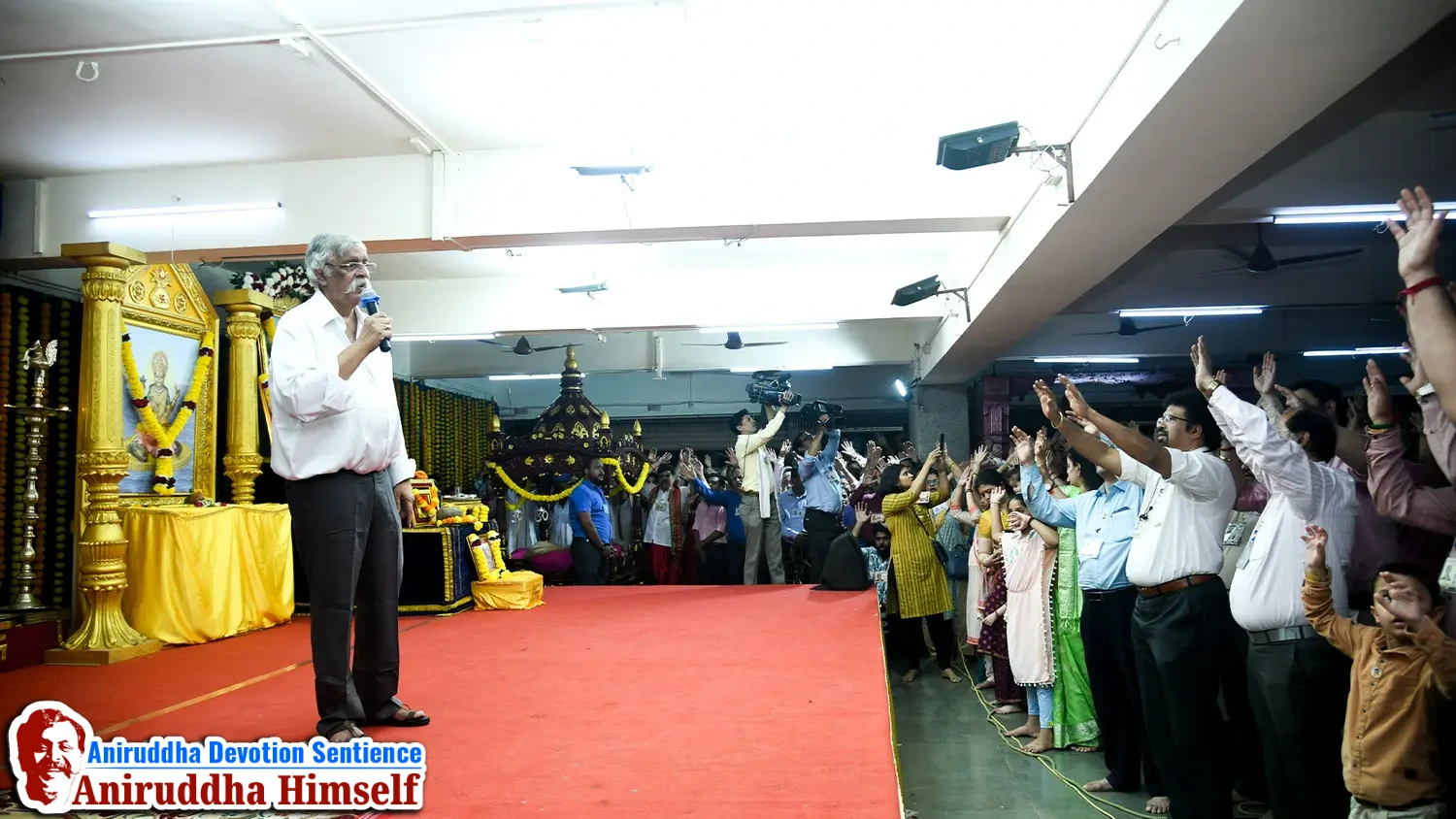 Shraddhavans immersed in Mantragajar with Bapu
