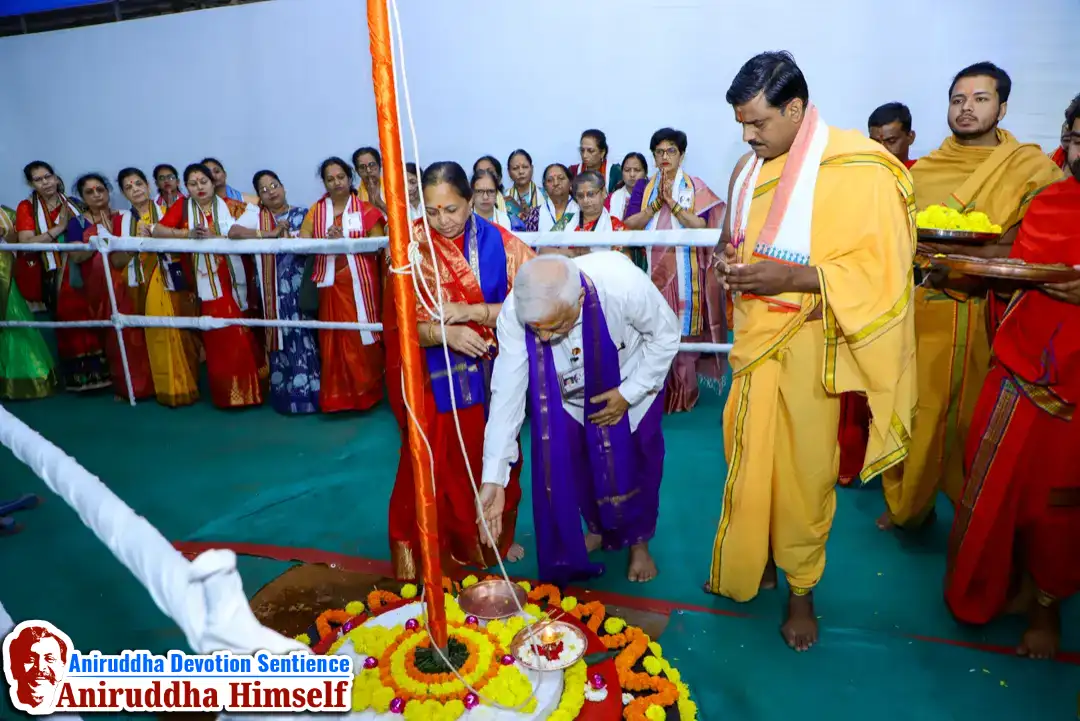 The sacred start of Shree Maghi Ganesh Janmotsav is done by Dhwajarohan (flag unfurling) at sunrise.