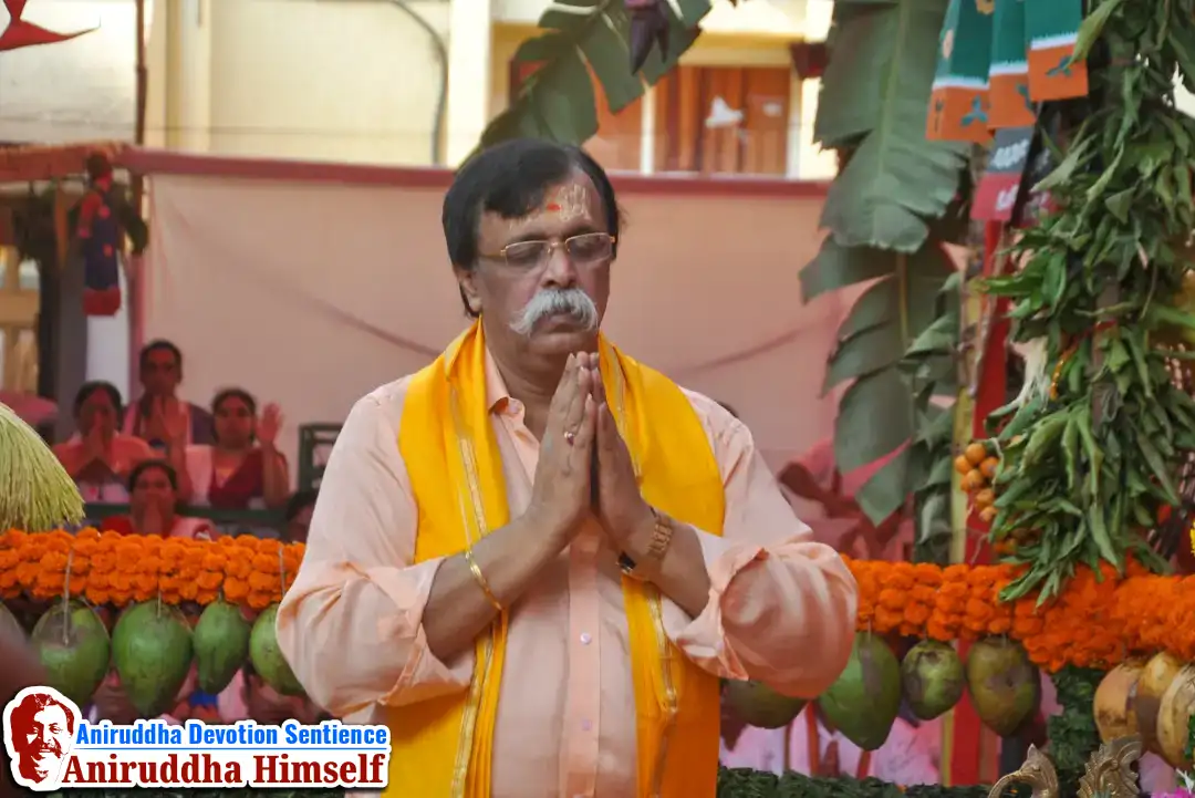 Sadguru Shree Aniruddha Bapu performing the poojan of Shree Brahmanaspati Ganapati on the occasion of Shree Maghi Ganeshotsav