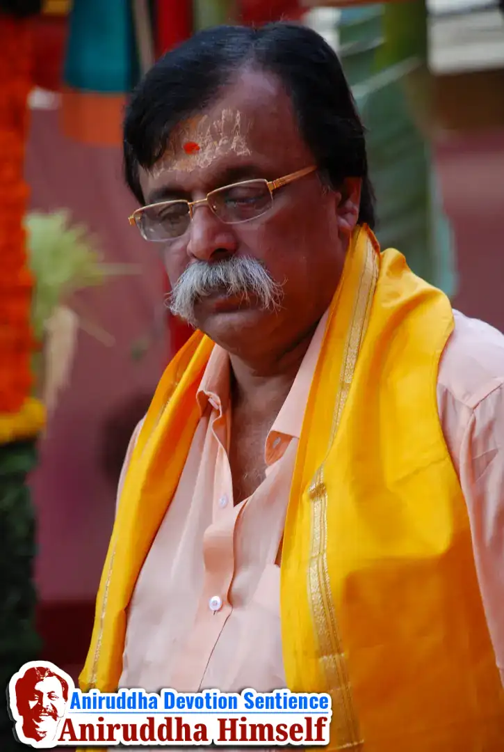 Sadguru Shree Aniruddha Bapu performing the poojan of Shree Brahmanaspati Ganapati on the occasion of Shree Maghi Ganeshotsav