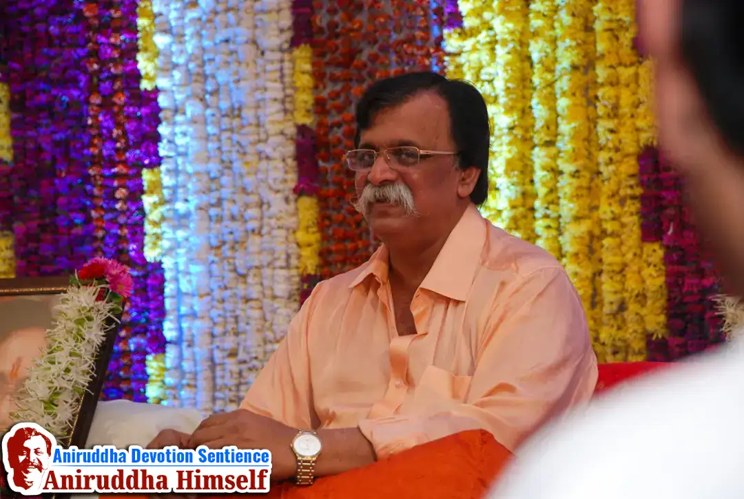 Sadguru Shree Aniruddha Bapu blessing Shraddhavans on the occasion of Shree Maghi Ganeshotsav
