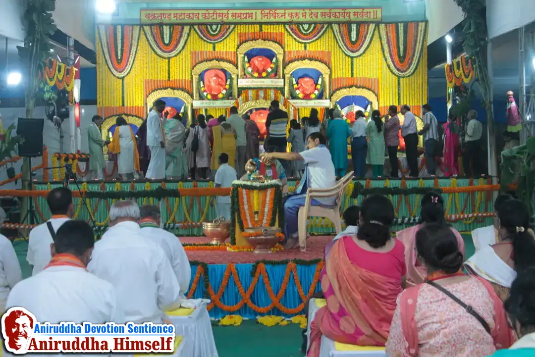 Shraddhavans Taking Darshan on Shree Maghi Ganesh Janmotsav