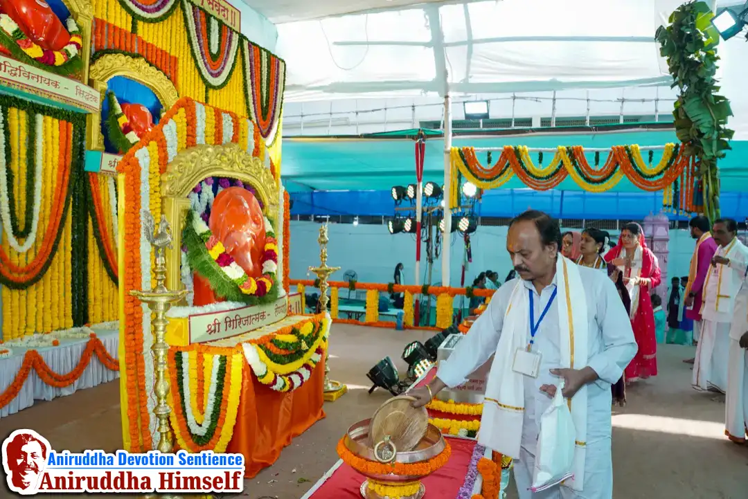 Shraddhavans taking Ashtavinayak darshan on the occasion of Shree Maghi Ganeshotsav