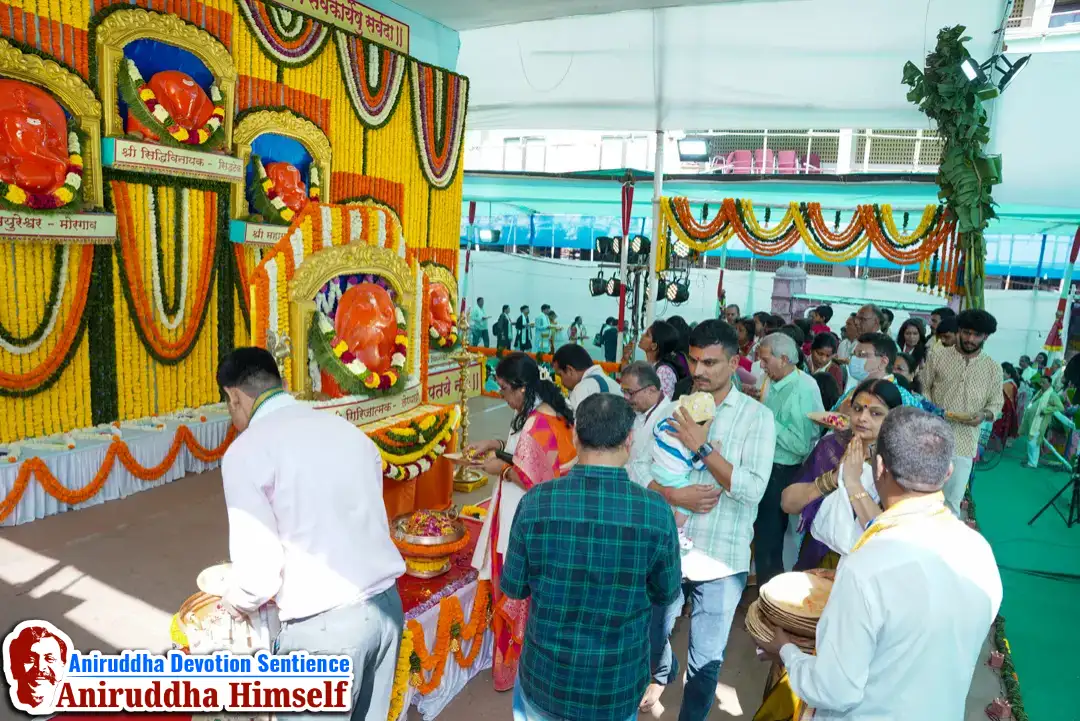 Shraddhavans taking Ashtavinayak darshan on the occasion of Shree Maghi Ganeshotsav