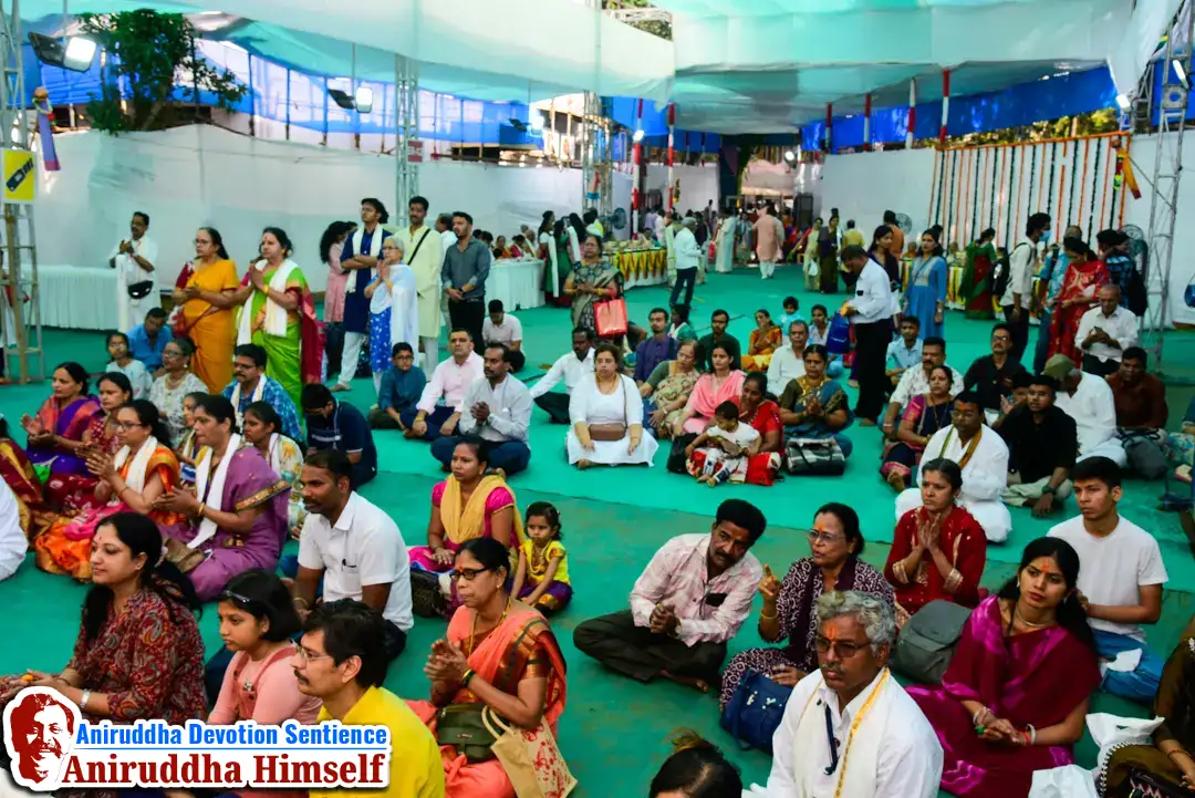 Shraddhavans attending Shree Maghi Ganeshotsav