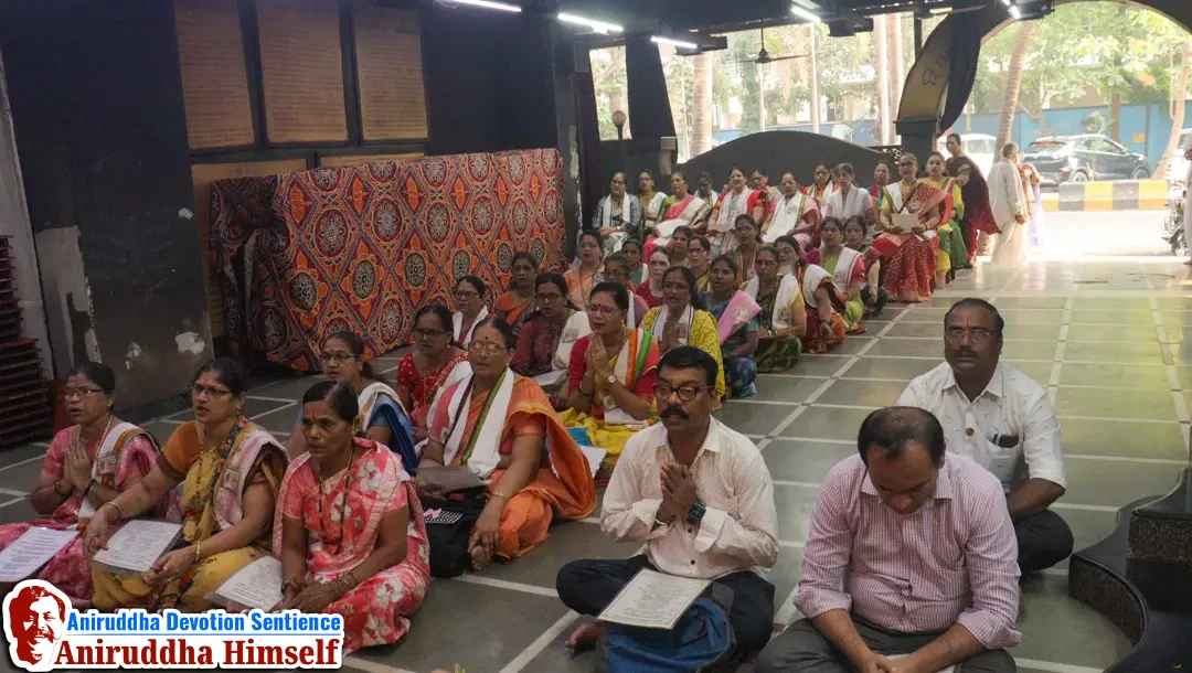 Shraddhavans during Vaibhavlakshmi Utsav at Gurukul, Juinagar