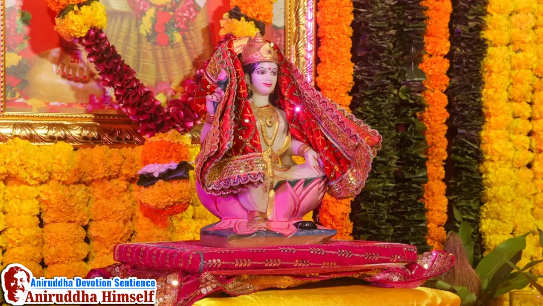 Divine presence of Mata Vaibhavlakshmi during Vaibhavlakshmi Utsav at Gurukul, Juinagar