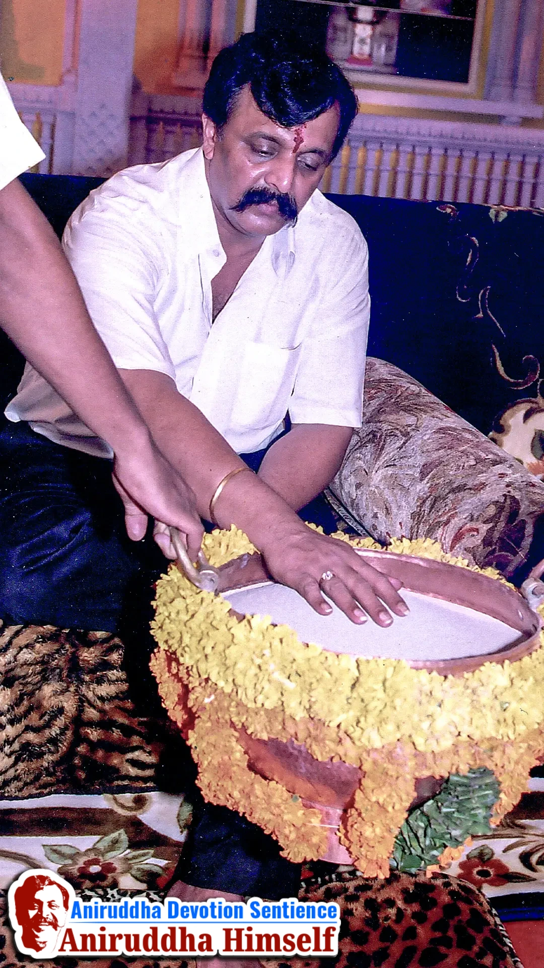 Sadguru Shree Aniruddha Bapu offers His sacred touch to the Udi, blessing it with divine grace.