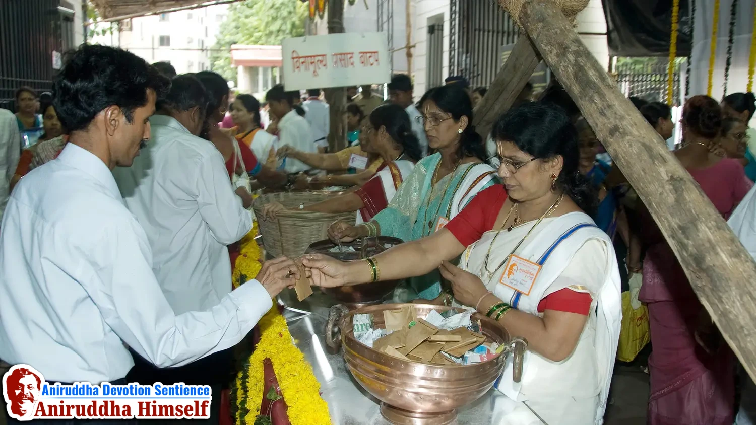 Shraddhavans taking Udi prasad
