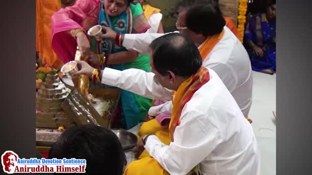 Sadguru Aniruddha Bapu performing Paramba poojan at his residence at Shree Datta Niwas