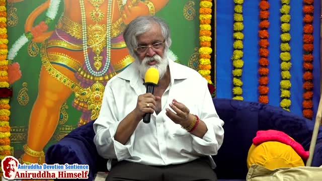 Sadguru Aniruddha Bapu taking the Gajar "Datta Datta Gurudev Datta"