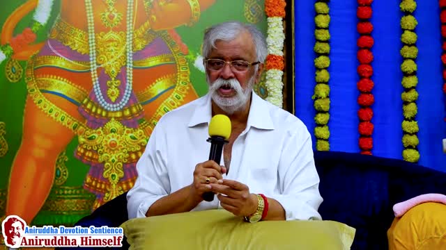 Sadguru Aniruddha Bapu taking the Gajar "Digambara Digambara"