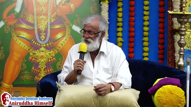 Sadguru Aniruddha Bapu taking the Gajar "Hari Om Aisa gajar me kela"