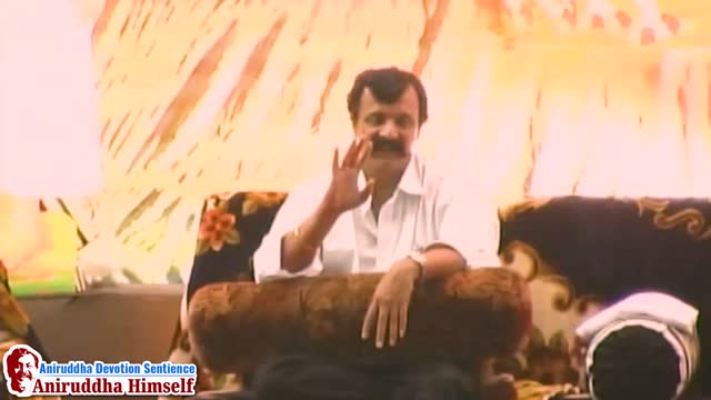 Shraddhavans seek Darshan of Sadguru Aniruddha Bapu during Gurupournima Utsav, in the year 2005