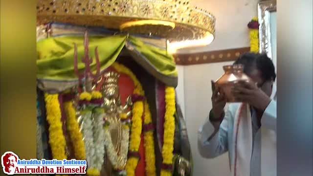 Sadguru Aniruddha Bapu offering Jal on the divine feet of Adimata Mahishasurmardini