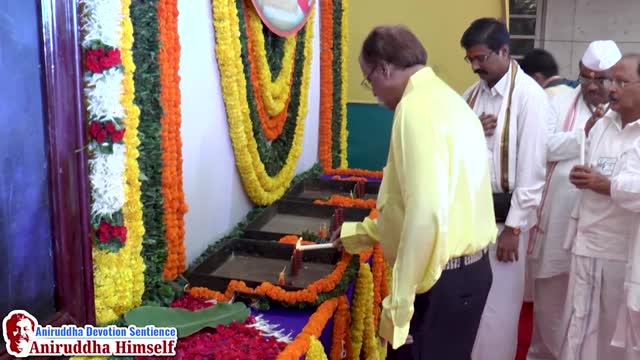 Bapu lightening sudeep during Aniruddha Poornima