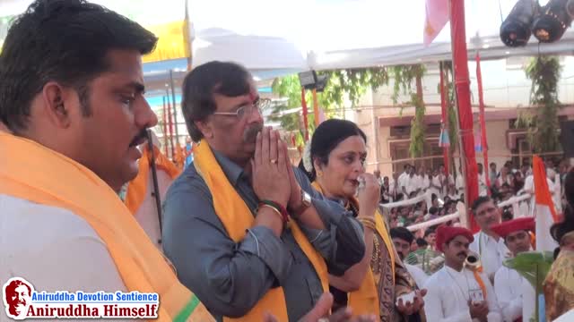 Sadguru Aniruddha Bapu perfroming Renukamata Aarti during Shree Ramnavmi Utsav 2013